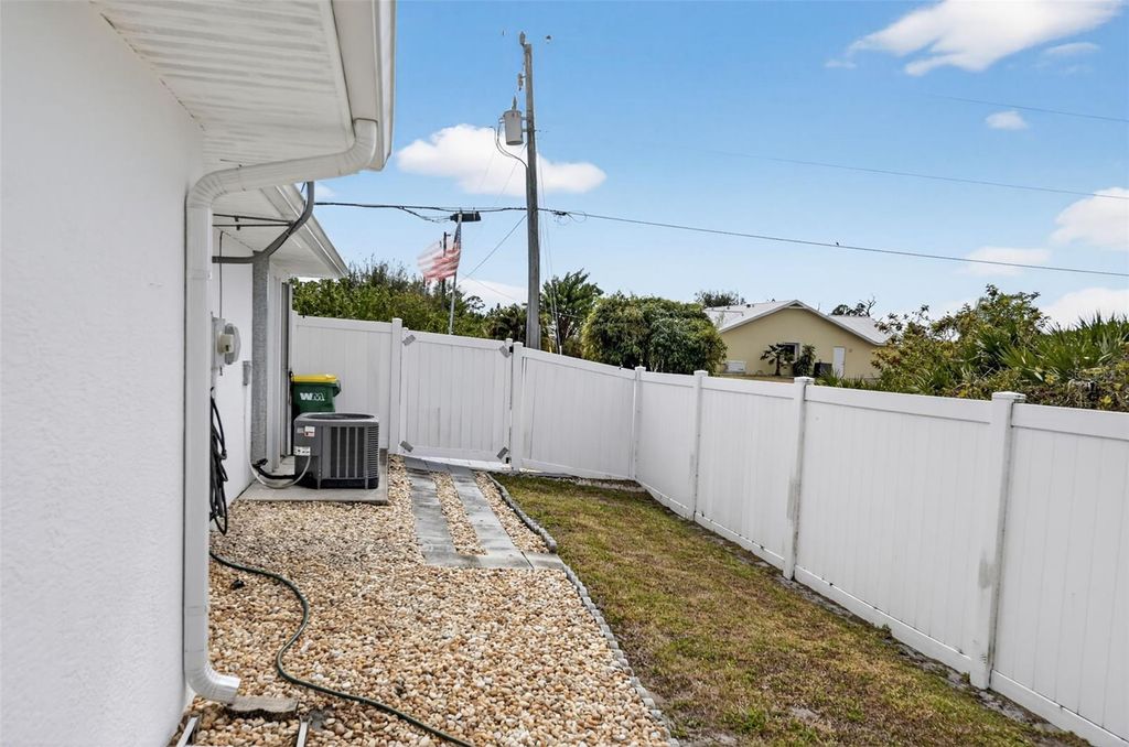 Image 27 of property listing at 12320 EVELYN AVENUE, Port Charlotte, FL 33981