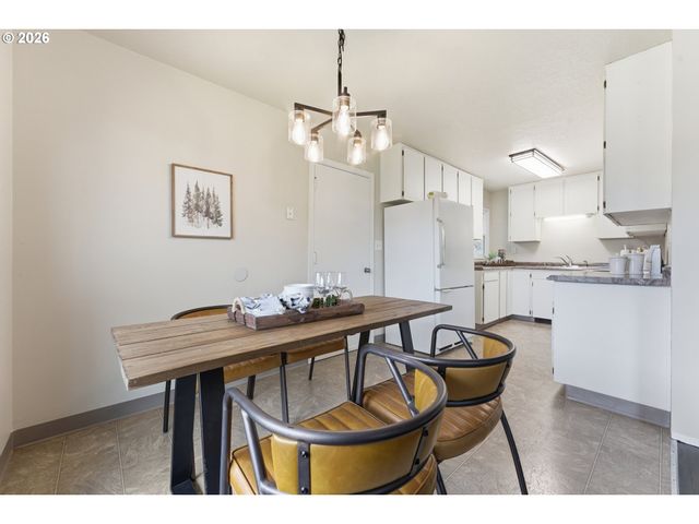 9725 N EXETER Ave, Portland, OR 97203