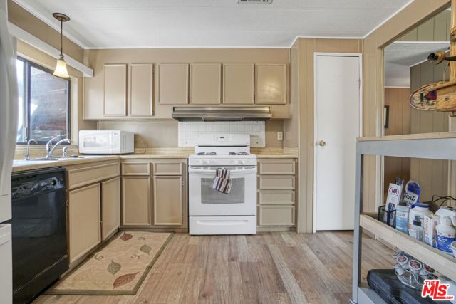 11426 Sierra Highway, Santa Clarita, CA 91390