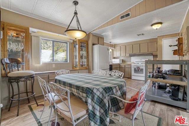 11426 Sierra Highway, Santa Clarita, CA 91390