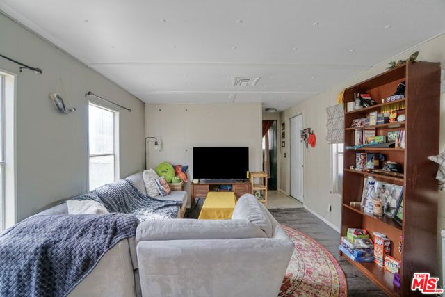 11426 Sierra Highway, Santa Clarita, CA 91390