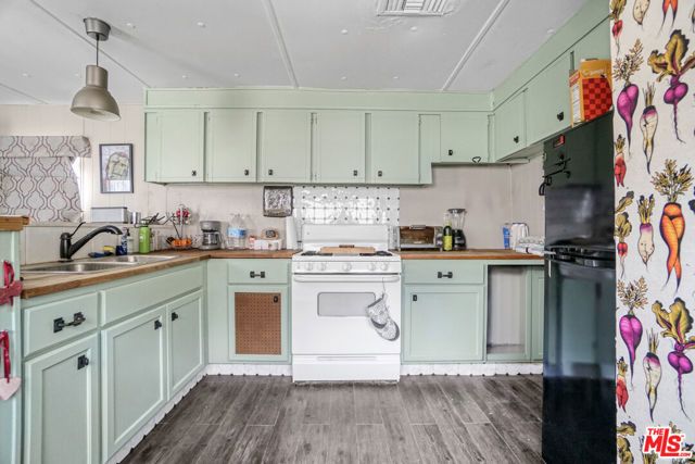 11426 Sierra Highway, Santa Clarita, CA 91390