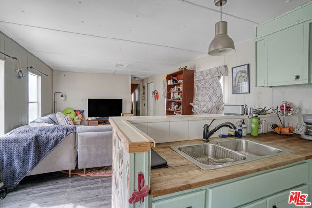 11426 Sierra Highway, Santa Clarita, CA 91390