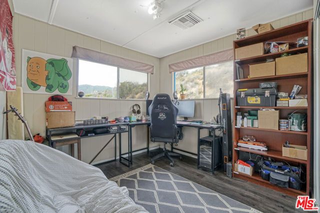 11426 Sierra Highway, Santa Clarita, CA 91390