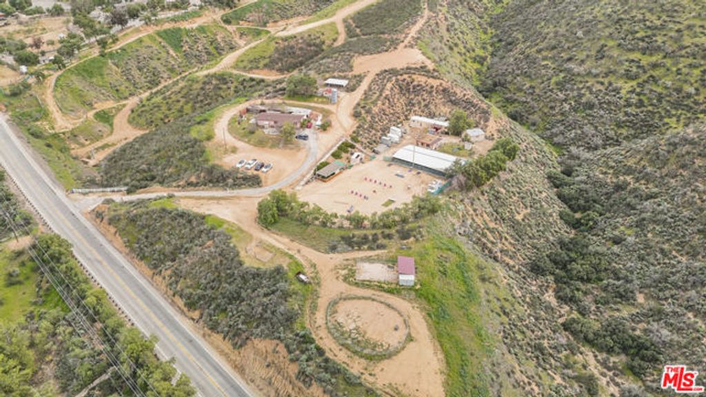 11426 Sierra Highway, Santa Clarita, CA 91390