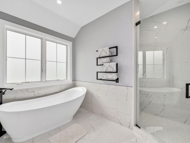 6925 Clarendon Hills Road, Darien, IL 60561