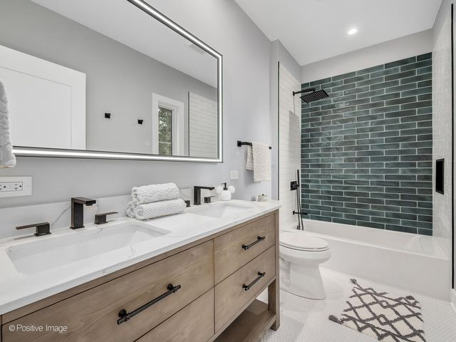 6925 Clarendon Hills Road, Darien, IL 60561