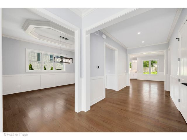 6925 Clarendon Hills Road, Darien, IL 60561