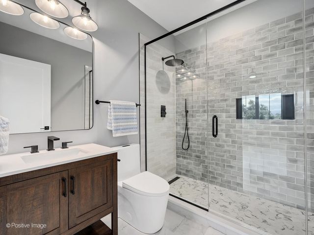 6925 Clarendon Hills Road, Darien, IL 60561