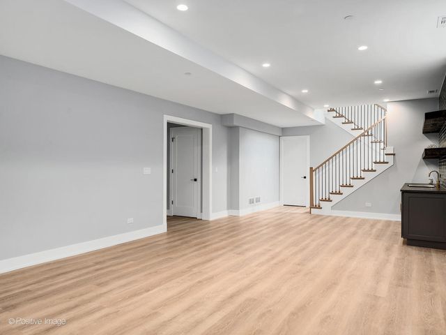 6925 Clarendon Hills Road, Darien, IL 60561