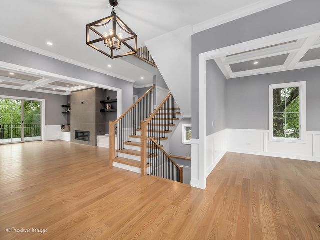 6925 Clarendon Hills Road, Darien, IL 60561