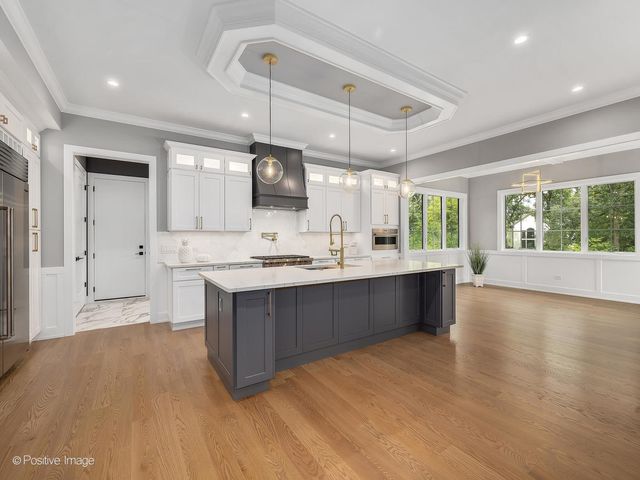 6925 Clarendon Hills Road, Darien, IL 60561