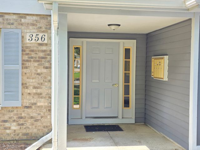 356 Woodview Circle A, Elgin, IL 60120