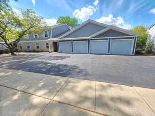 356 Woodview Circle A, Elgin, IL 60120