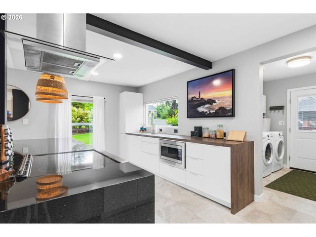 121 S VISTA Way, Kelso, WA 98626