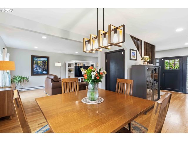 121 S VISTA Way, Kelso, WA 98626