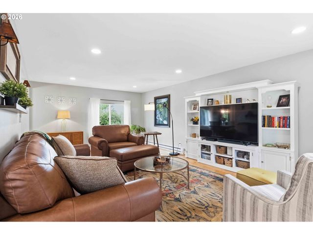 121 S VISTA Way, Kelso, WA 98626