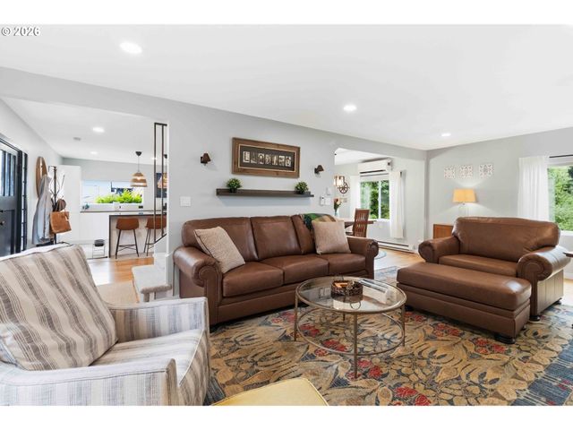 121 S VISTA Way, Kelso, WA 98626