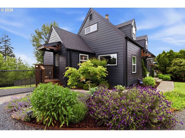 121 S VISTA Way, Kelso, WA 98626