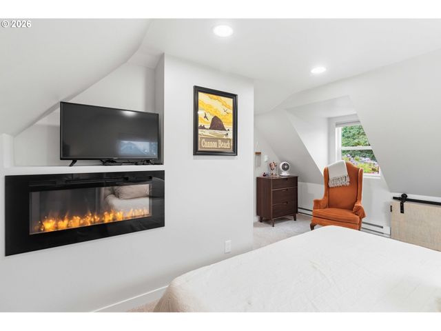 121 S VISTA Way, Kelso, WA 98626