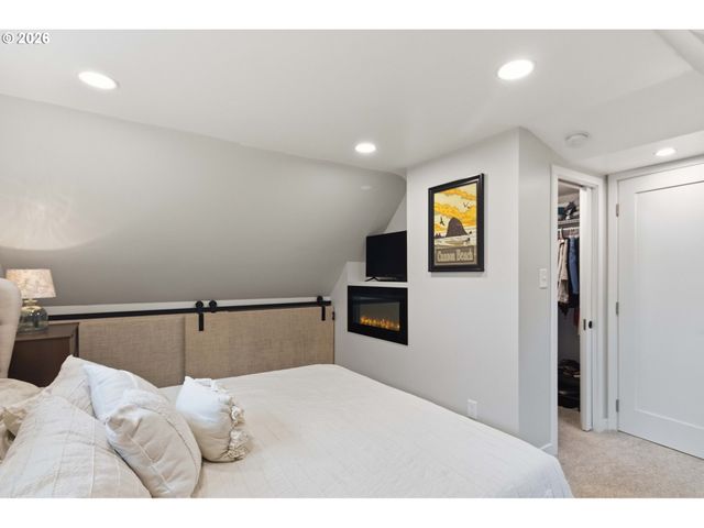 121 S VISTA Way, Kelso, WA 98626