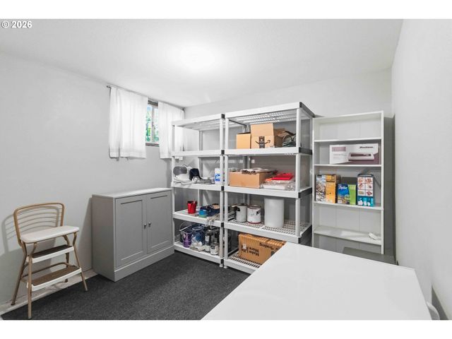 121 S VISTA Way, Kelso, WA 98626