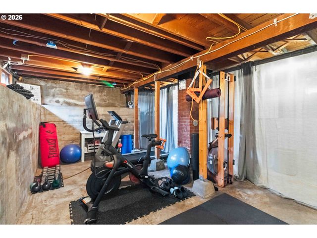 121 S VISTA Way, Kelso, WA 98626