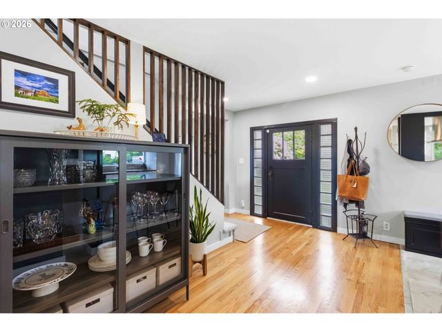 121 S VISTA Way, Kelso, WA 98626