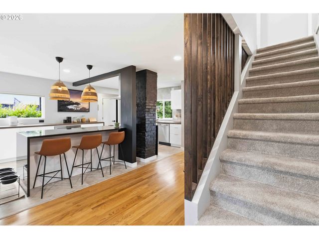 121 S VISTA Way, Kelso, WA 98626