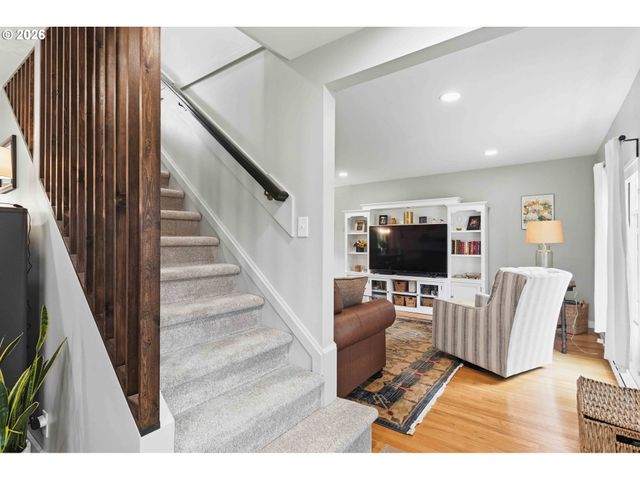 121 S VISTA Way, Kelso, WA 98626