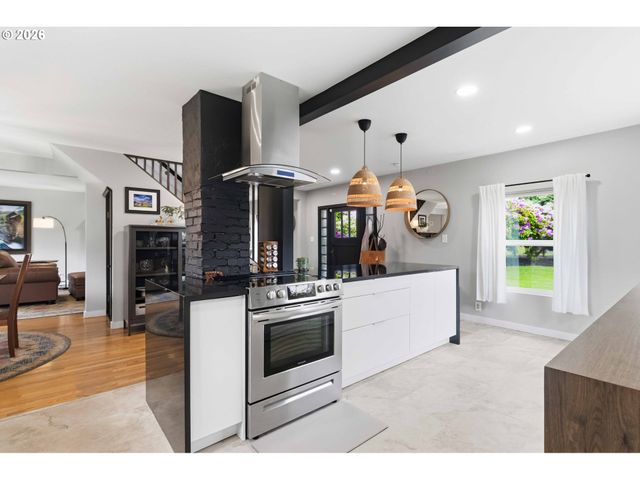 121 S VISTA Way, Kelso, WA 98626