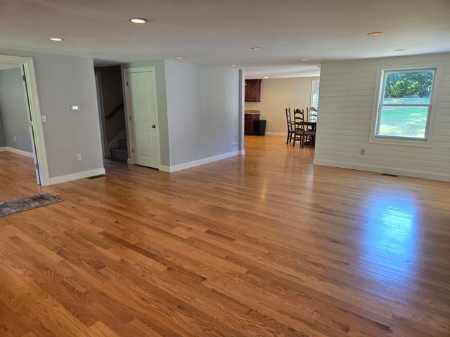 82 Dutton Road, Pelham, NH 03076
