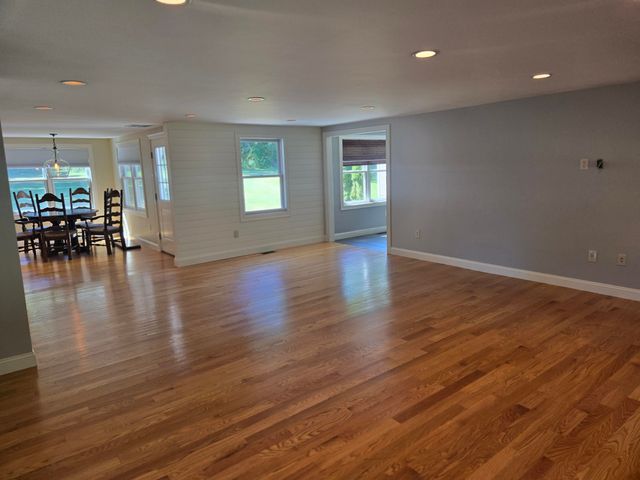 82 Dutton Road, Pelham, NH 03076