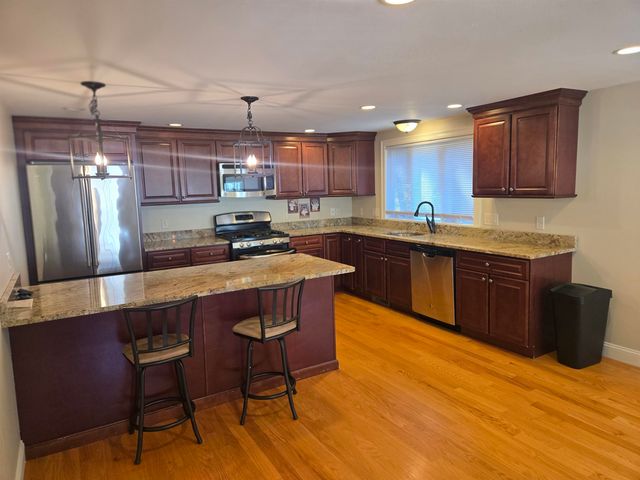 82 Dutton Road, Pelham, NH 03076