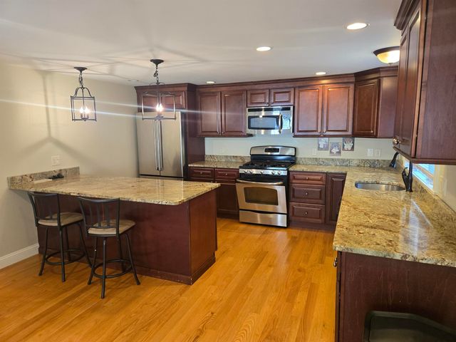 82 Dutton Road, Pelham, NH 03076