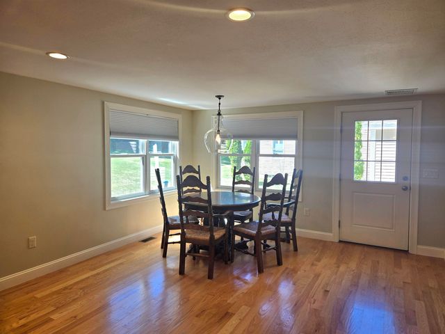 82 Dutton Road, Pelham, NH 03076