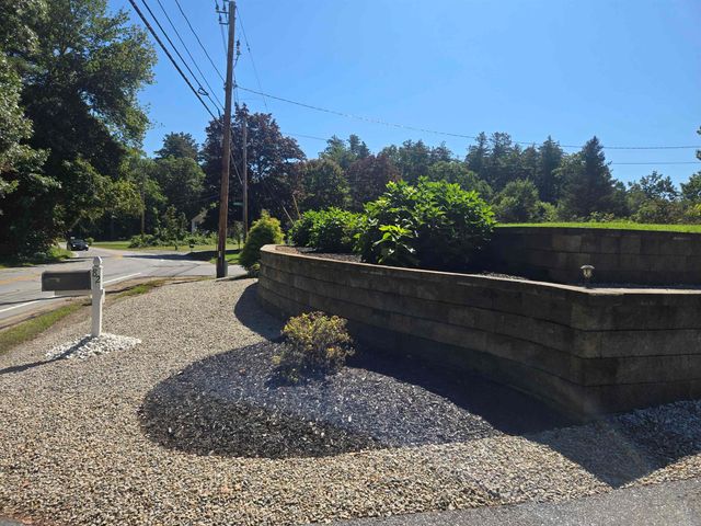 82 Dutton Road, Pelham, NH 03076