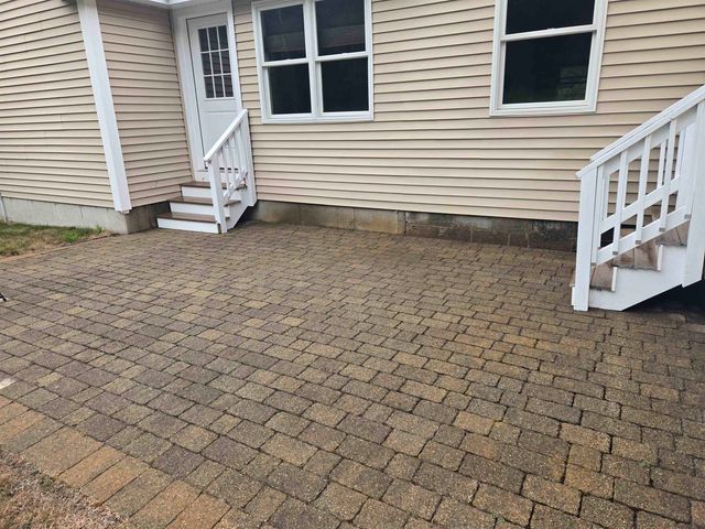 82 Dutton Road, Pelham, NH 03076