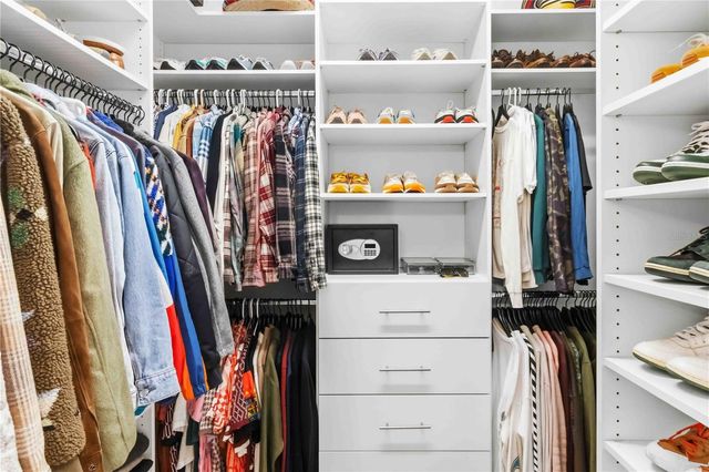 9545 W PARK VILLAGE DRIVE, Tampa, FL 33626