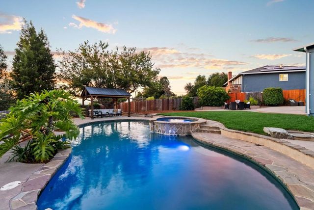 2527 Dekoven Avenue, Belmont, CA 94002
