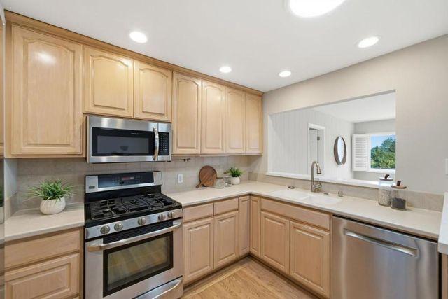 2527 Dekoven Avenue, Belmont, CA 94002