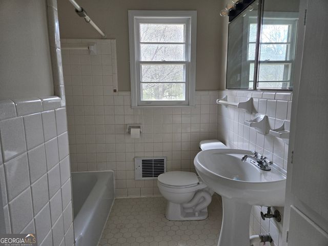 606 Viewpoint Drive, Jackson, GA 30233