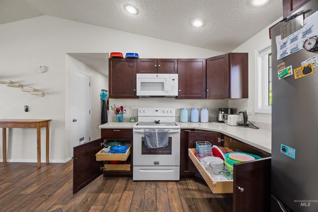 915 S Camas Street, Nampa, ID 83686