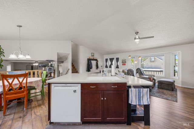 915 S Camas Street, Nampa, ID 83686