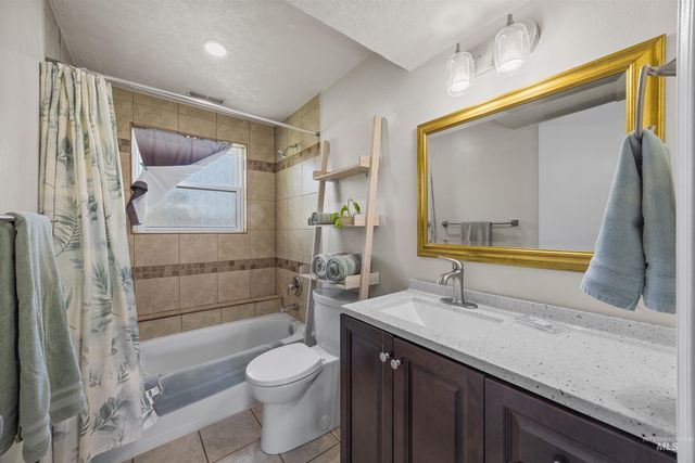 915 S Camas Street, Nampa, ID 83686