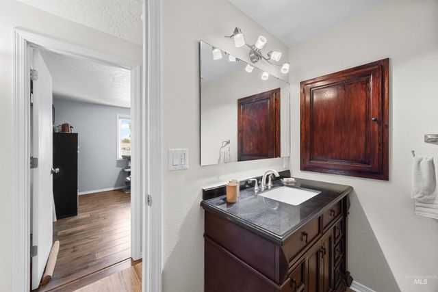 915 S Camas Street, Nampa, ID 83686