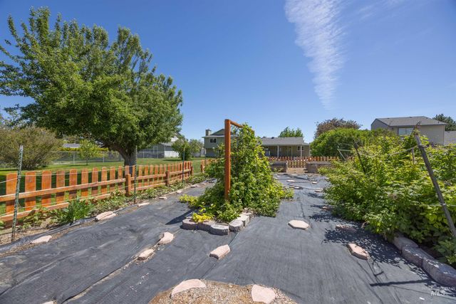 915 S Camas Street, Nampa, ID 83686