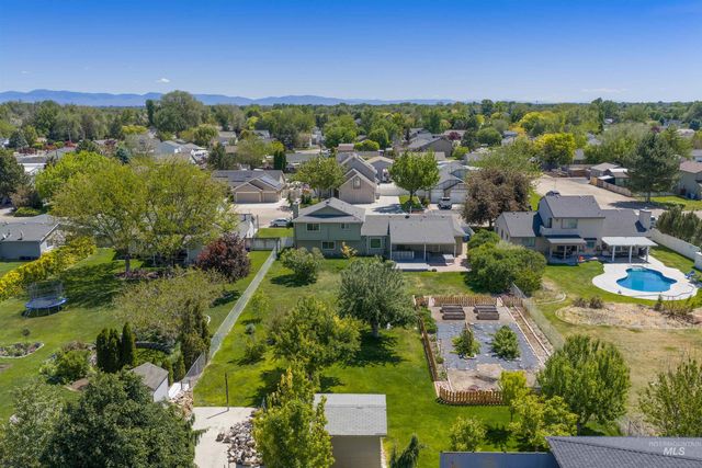 915 S Camas Street, Nampa, ID 83686