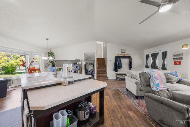 915 S Camas Street, Nampa, ID 83686