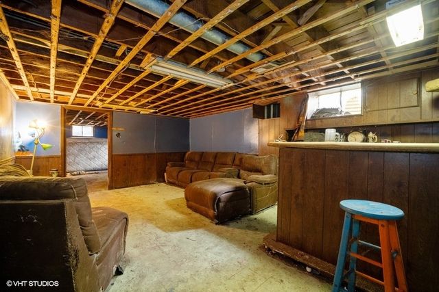 1043 Whitfield Road, Northbrook, IL 60062